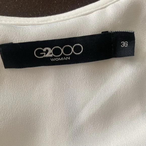 White sleeveless lined top - Picture 3 of 6